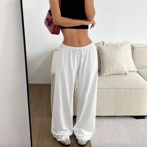 (Medium) Women’s white lounge sweatpants
